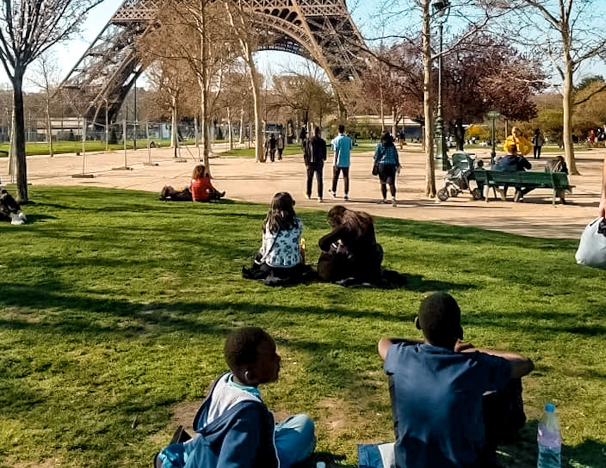 Paris Travel Guide (10).png
